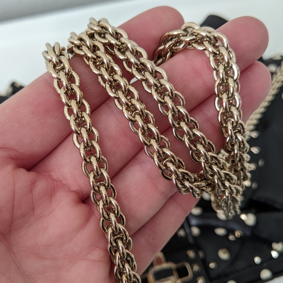 Valentino Garavani Very V Ruffle Rockstud Bag - Picture 8 of 16